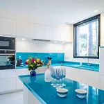 De Charme Pmr Climatisee Avec Vue Sur Le Golf Pour 8/10 Personnes Villa *
